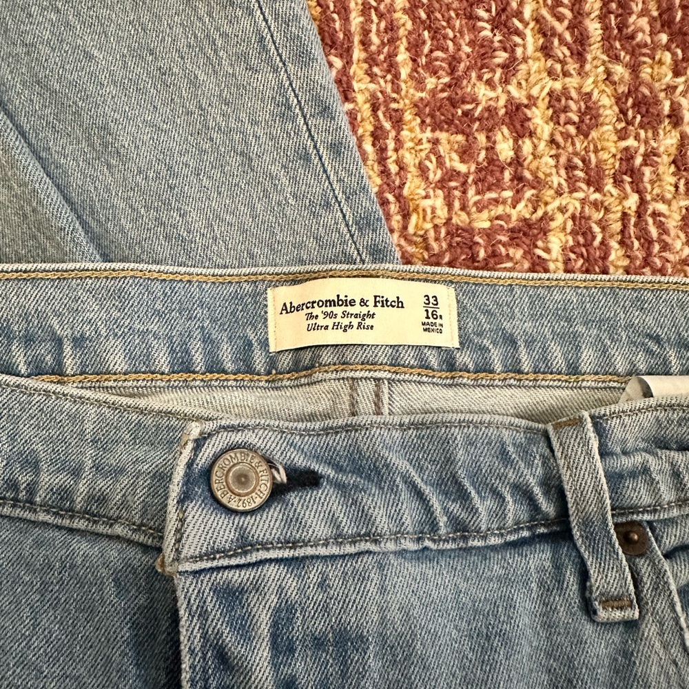 Abercrombie & Fitch High Rise 90s Relaxed Jean